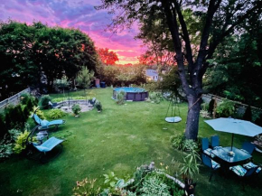 Schaumburg Paradise Oasis with a secret garden and private Pool